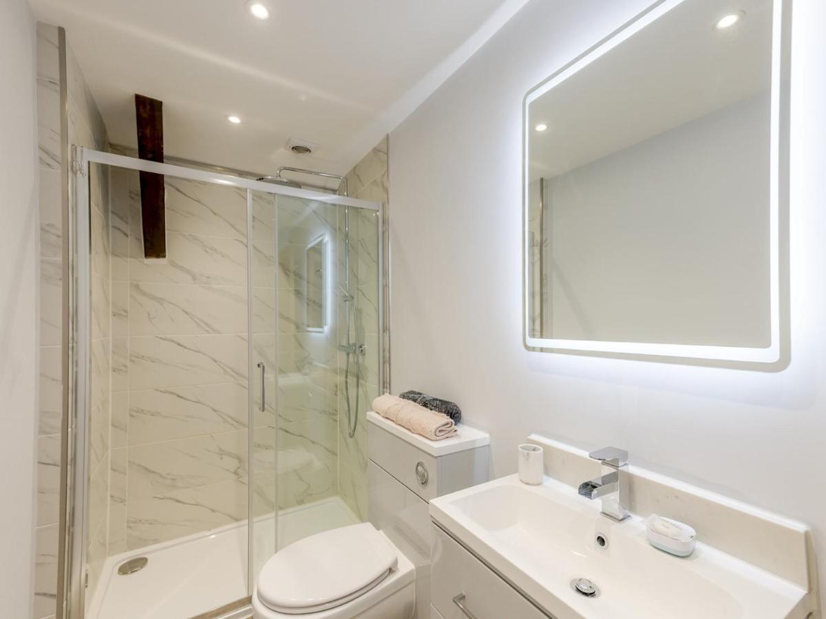 Pass The Keys Dahlia Contemporary Town Centre Apartment Shrewsbury Exterior photo