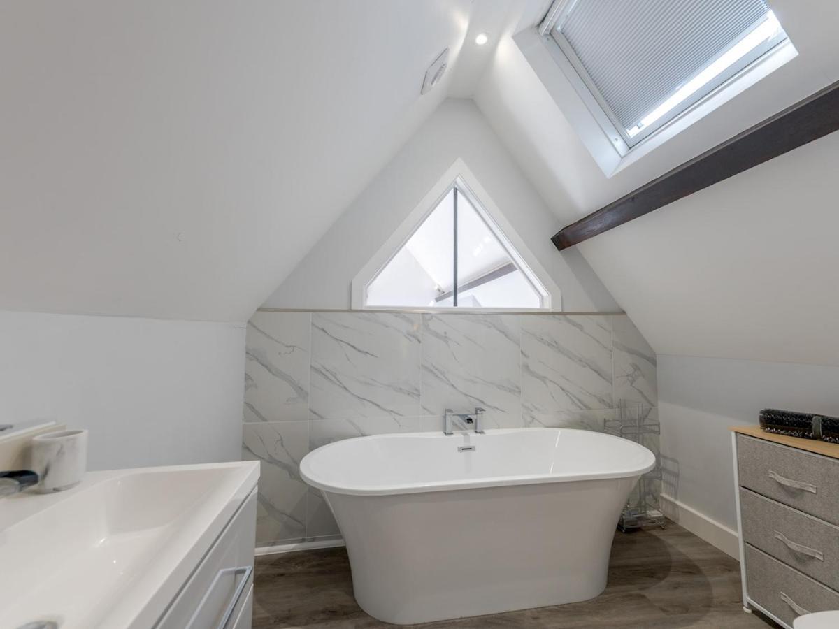 Pass The Keys Dahlia Contemporary Town Centre Apartment Shrewsbury Exterior photo